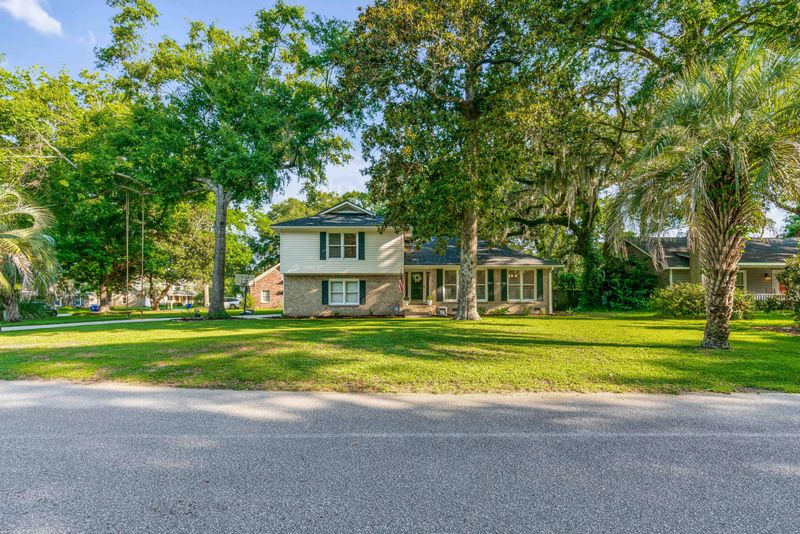 14 S Hampton Dr, Charleston, SC 29407