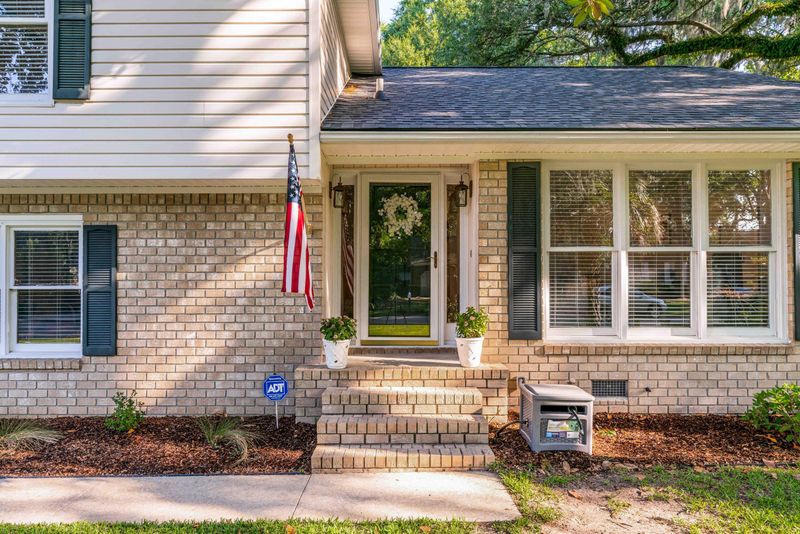 14 S Hampton Dr, Charleston, SC 29407