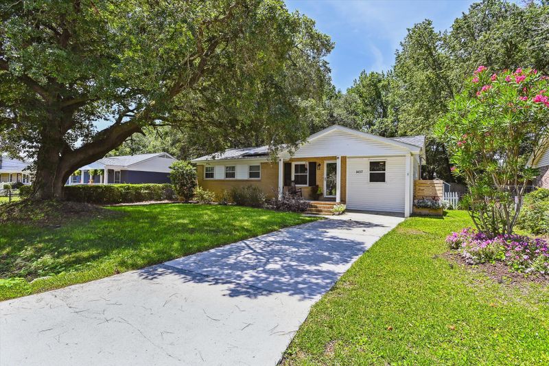 1437 Westway Dr, Charleston, SC 29412