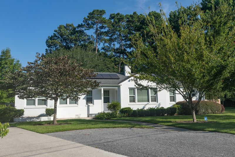 341 Hollywood Dr, Charleston, SC 29407