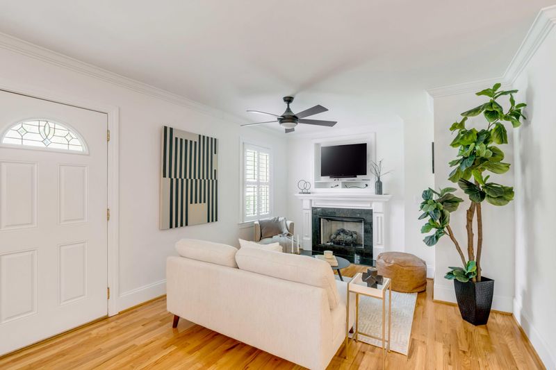 12 Anita Dr, Charleston, SC 29407