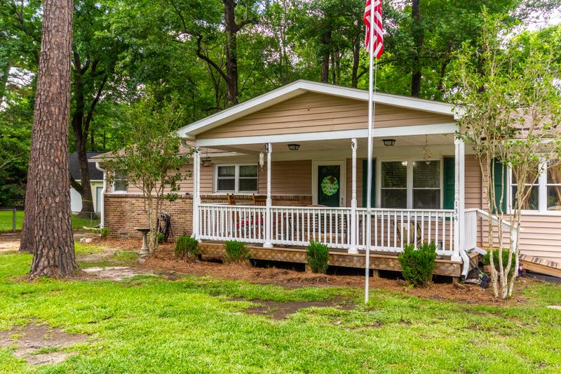 134 Helen Dr, Summerville, SC 29483