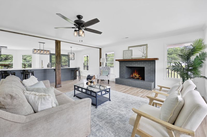 627 Country Pond Ln, Cross, SC 29436
