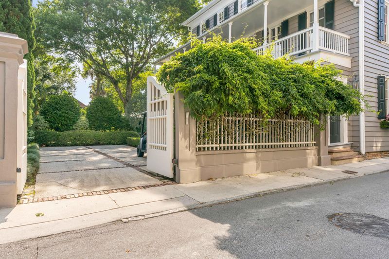 9 Orange St, Charleston, SC 29401