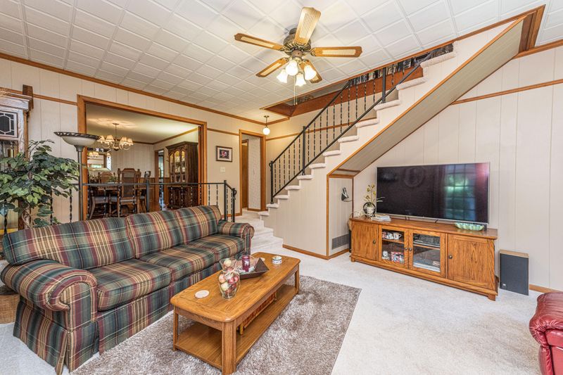 5810 Lakeview Dr, Hanahan, SC 29410