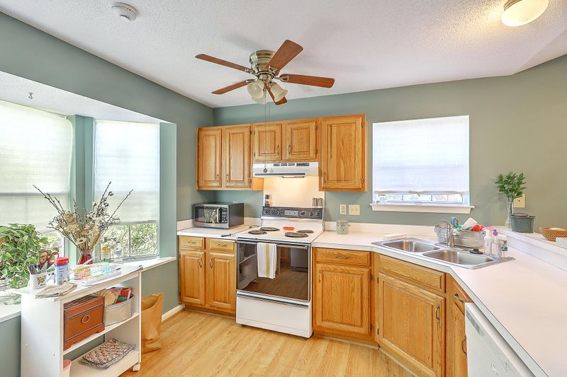 201 Apache Dr, Summerville, SC 29483