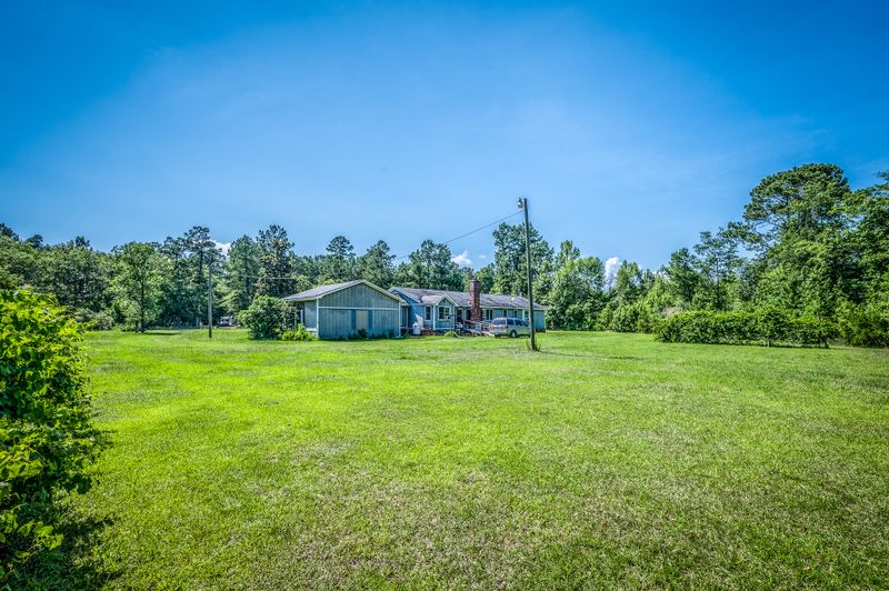 570 Fishermans Dr, Saint Stephen, SC 29479