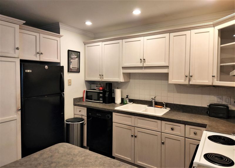 7 Poulnot Ln, Charleston, SC 29401