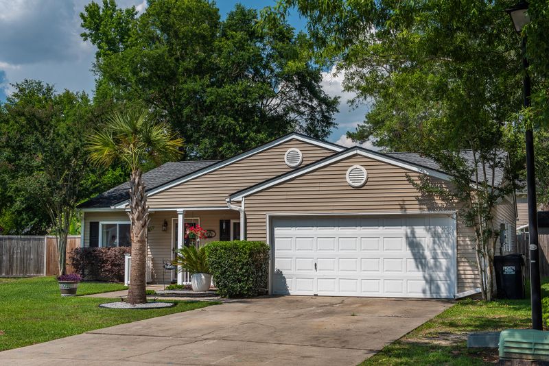 204 Aztec Ct, Summerville, SC 29483