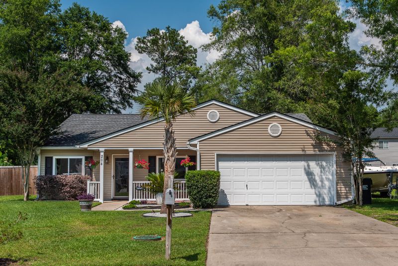 204 Aztec Ct, Summerville, SC 29483