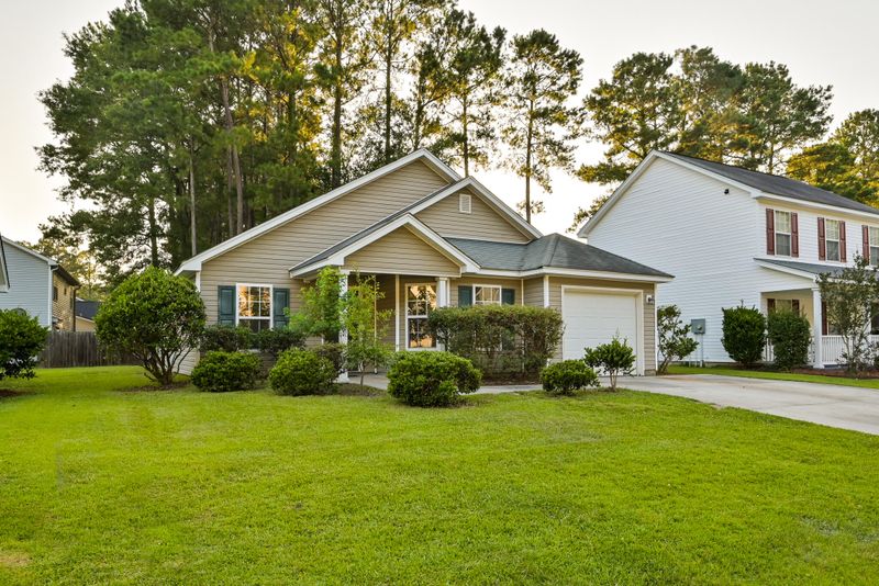 203 Trickle Dr, Summerville, SC 29483