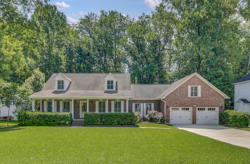 205 King Charles Cir, Summerville, SC 29485