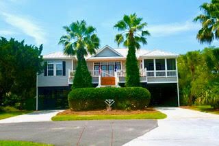 24 Battery Park Rd, Edisto Beach, SC 29438
