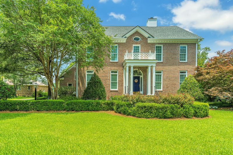 1642 Seignious Dr, Charleston, SC 29407