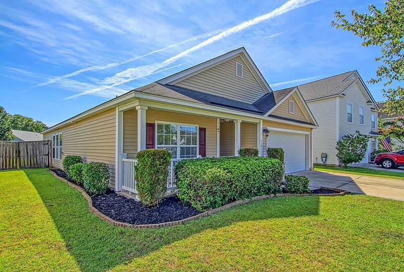 610 Silver Moss Dr, Moncks Corner, SC 29461