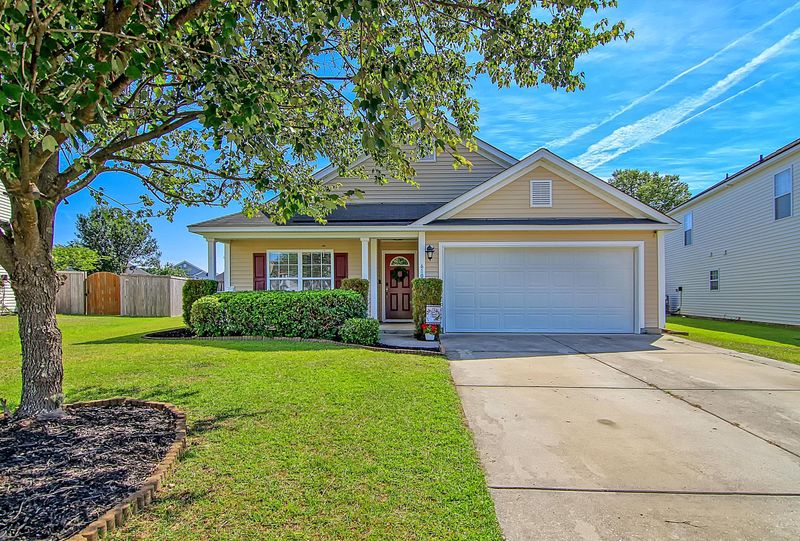 610 Silver Moss Dr, Moncks Corner, SC 29461