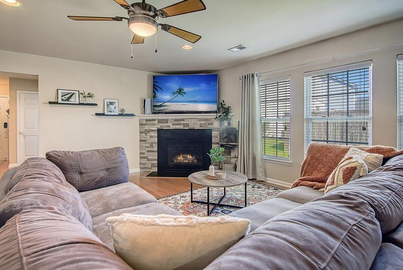 610 Silver Moss Dr, Moncks Corner, SC 29461