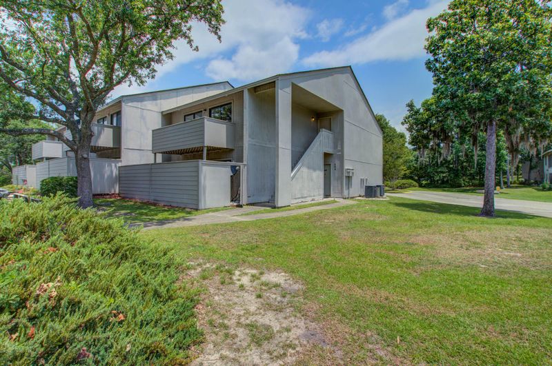 808 Green Castle Dr, Goose Creek, SC 29445