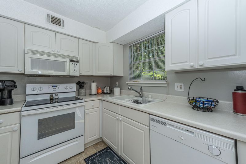 116 Luden Dr #B, Summerville, SC 29483