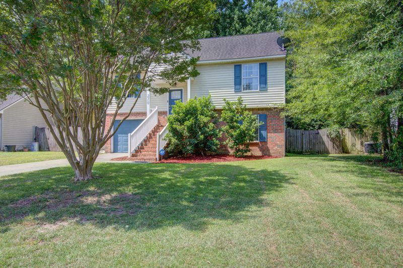 210 Apache Dr, Summerville, SC 29483