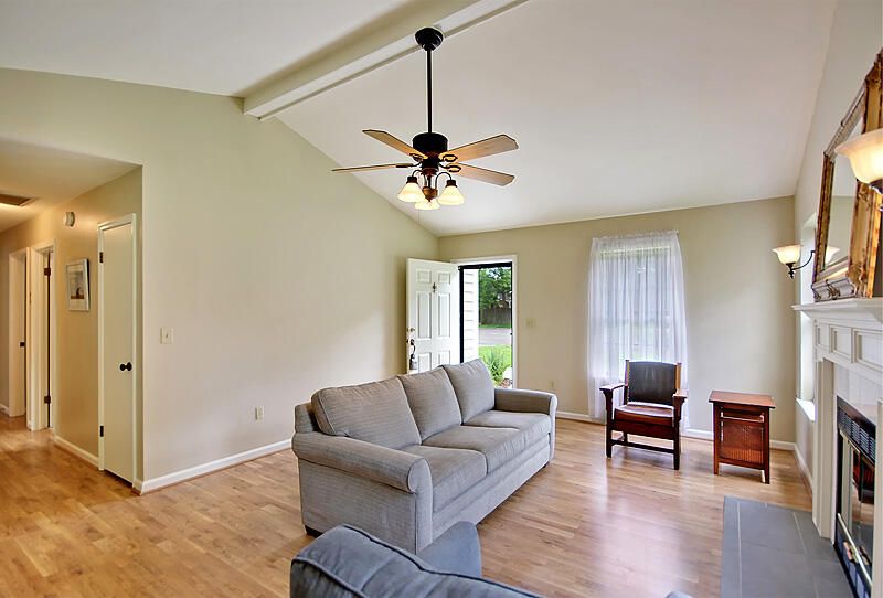 897 Harrington Ct, Mount Pleasant, SC 29464
