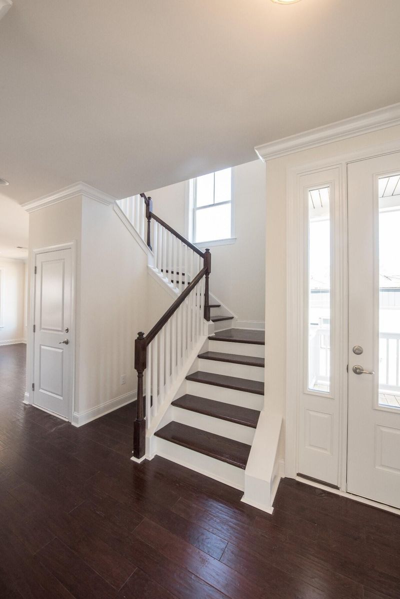 525 Spring Hollow Dr, Charleston, SC 29492
