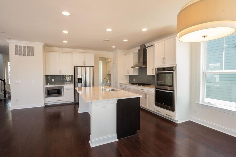 525 Spring Hollow Dr, Charleston, SC 29492