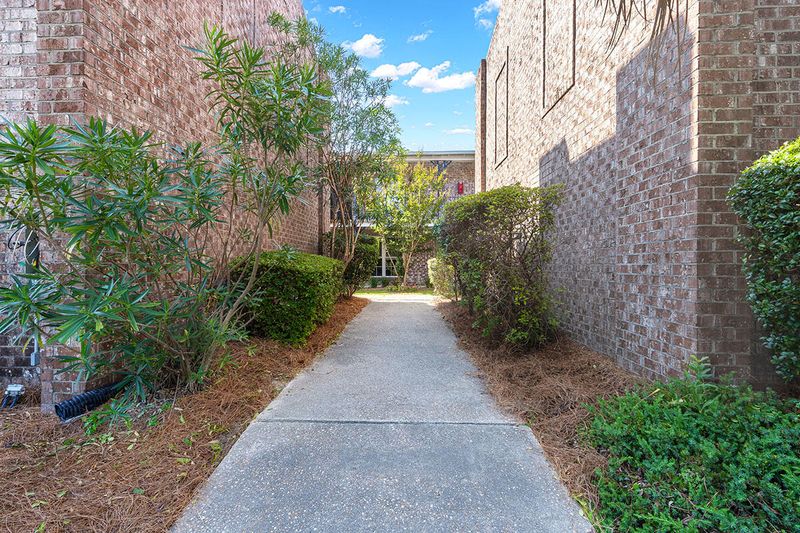 867 Colony Dr #F101, Charleston, SC 29407
