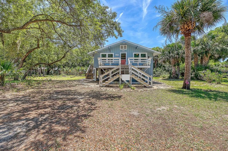 2208 Jenkins St, Edisto Beach, SC 29438