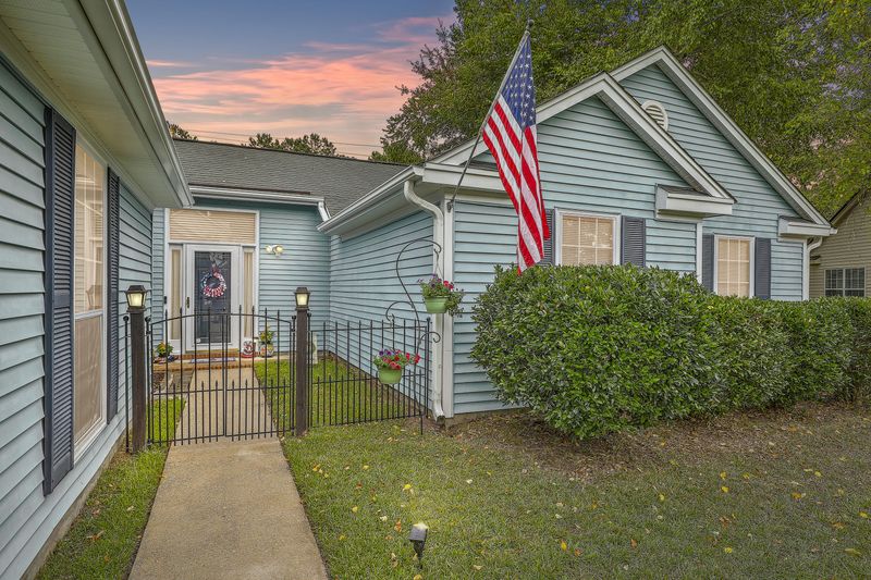 613 Salterton St, Summerville, SC 29485