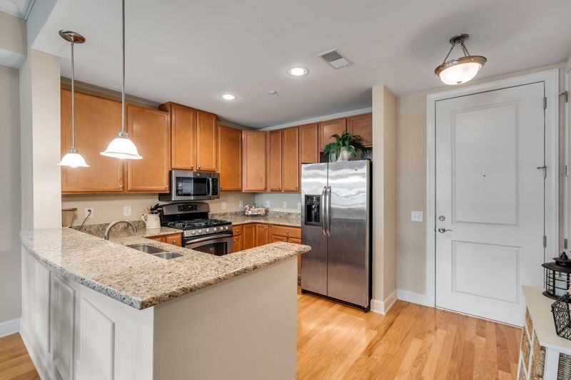 125 Pier View St #307, Daniel Island, SC 29492