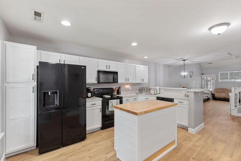 192 Darcy Ave, Goose Creek, SC 29445