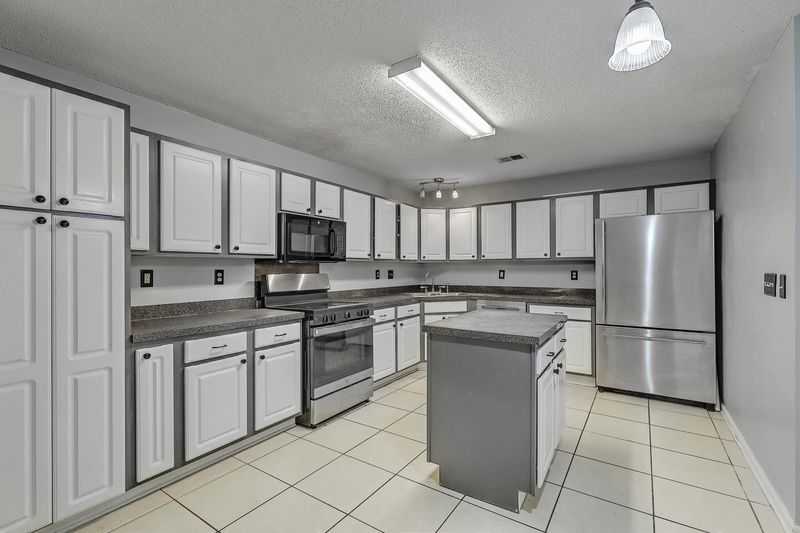 444 Ashburton Dr, Goose Creek, SC 29445