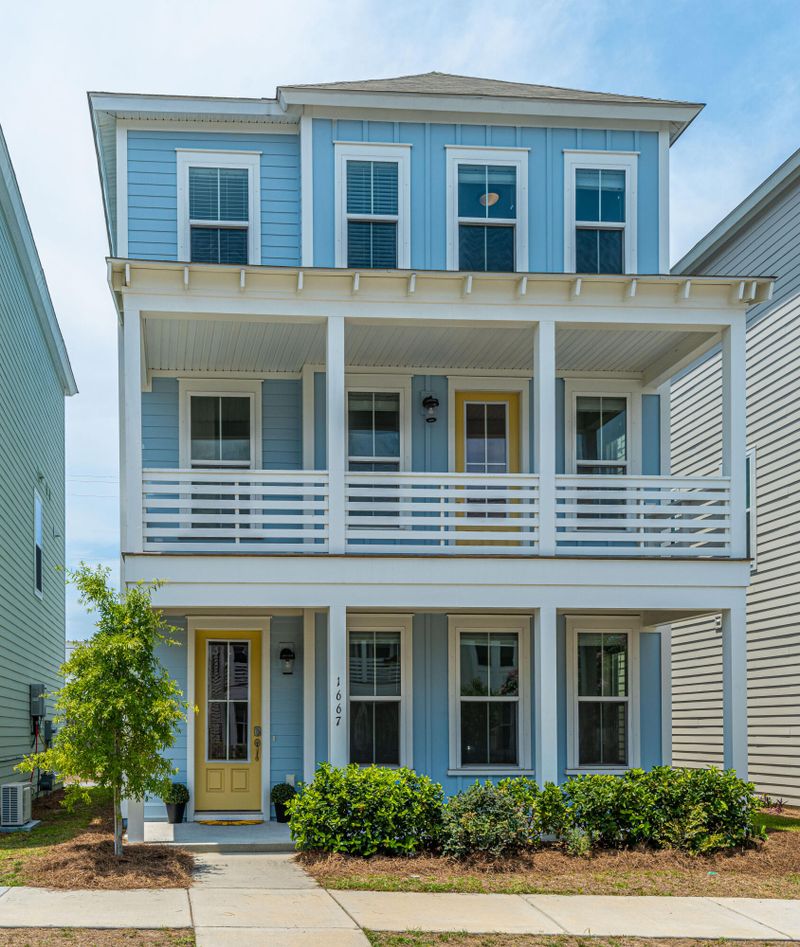 1667 Indy Dr, North Charleston, SC 29405