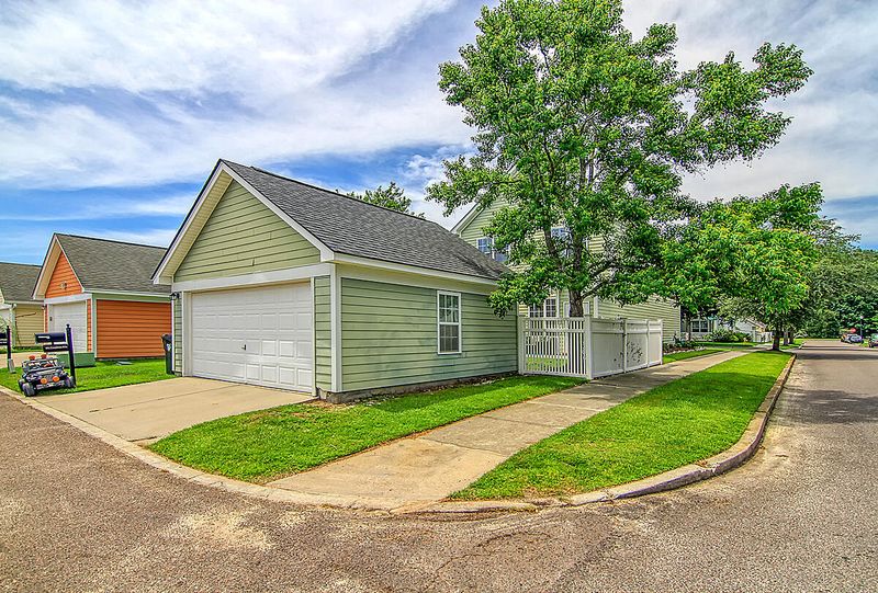 101 Foxglove Ave, Summerville, SC 29483