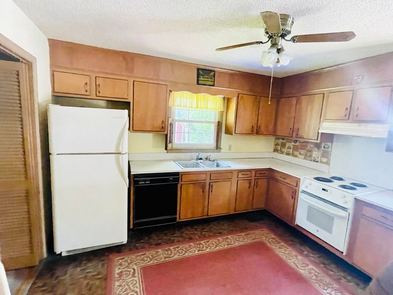 7661 Hillandale Rd, North Charleston, SC 29420