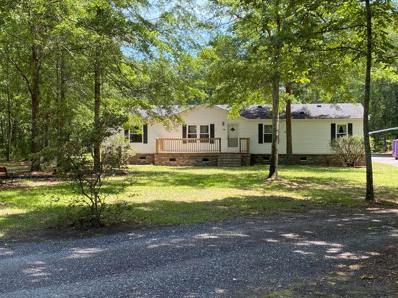 647 Pauline Dr, Bonneau, SC 29431