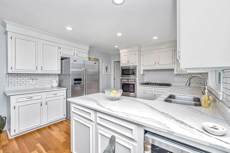 9 Indigo Point Dr, Charleston, SC 29407