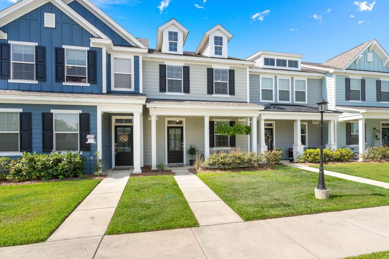 606 Ravensridge Ln, Moncks Corner, SC 29461