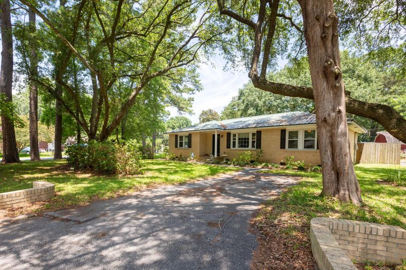 7032 Terrace Dr, North Charleston, SC 29406
