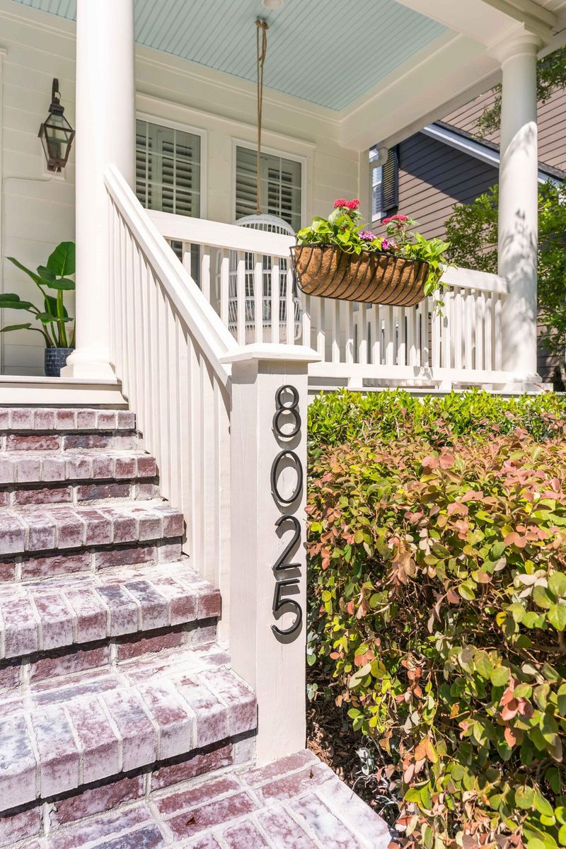 8025 Gibbon St, Daniel Island, SC 29492