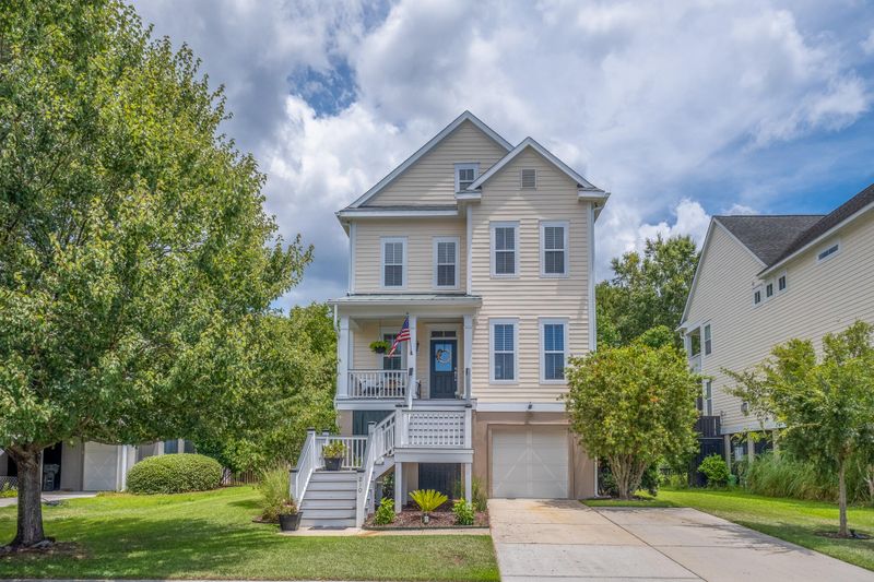 210 Clouter Creek Dr, Daniel Island, SC 29492