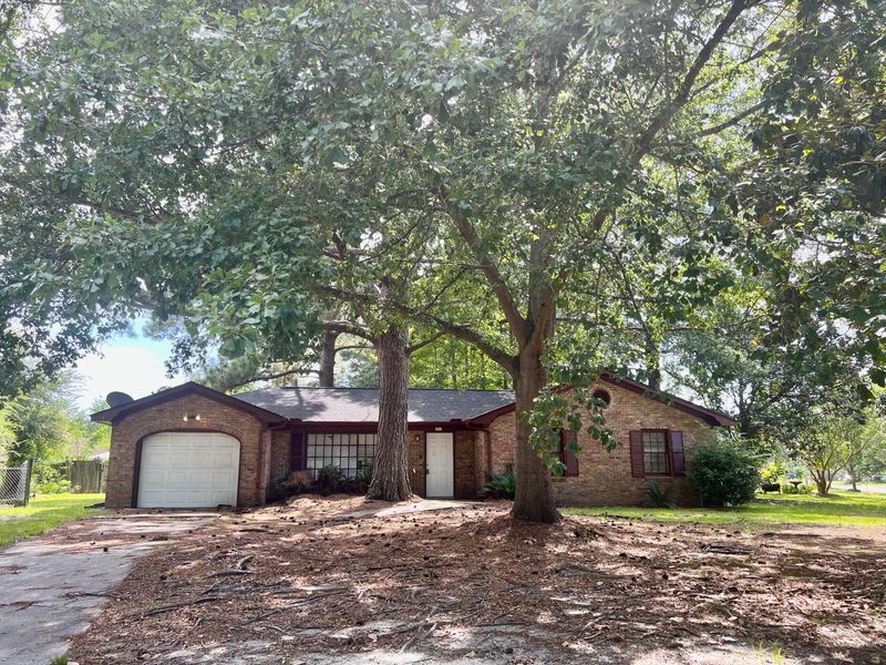 301 Logan Dr, Summerville, SC 29483
