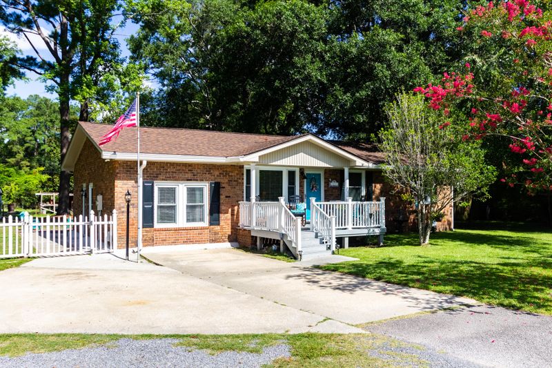 102 Wilson Dr, Summerville, SC 29483
