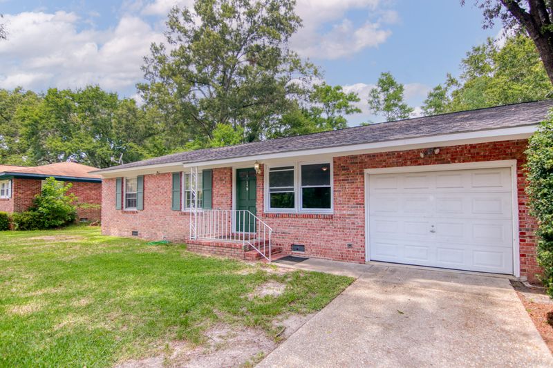 24 Elmora Ave, Goose Creek, SC 29445