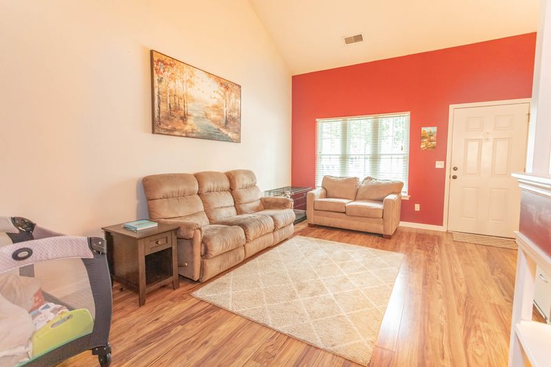 8086 Shadow Oak Dr, North Charleston, SC 29406