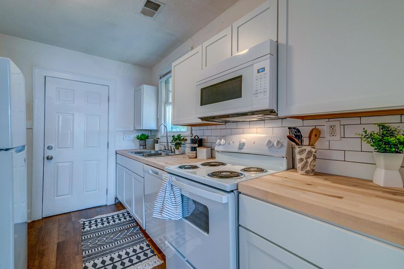 2634 Woodlawn Ave, North Charleston, SC 29405