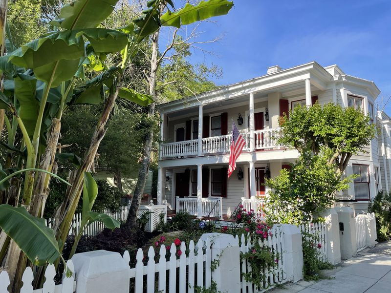 166 Tradd St, Charleston, SC 29401