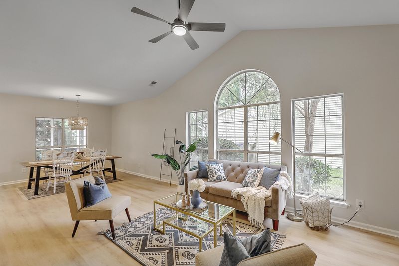 571 Tea House Ln, Mount Pleasant, SC 29464