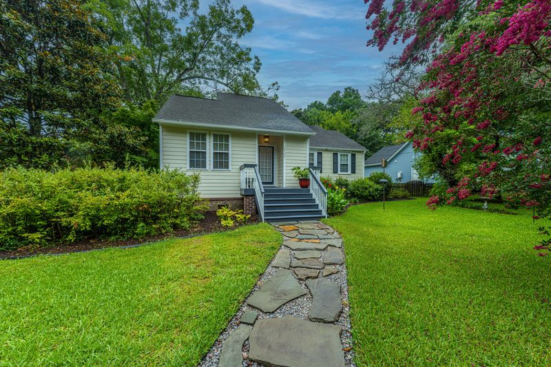 2137 Fort Pemberton Dr, Charleston, SC 29412
